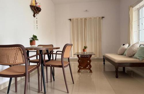 Ashvem Apartment | Steps To The Surf - Beachside 2 Bedroom Apartment in Mandrem