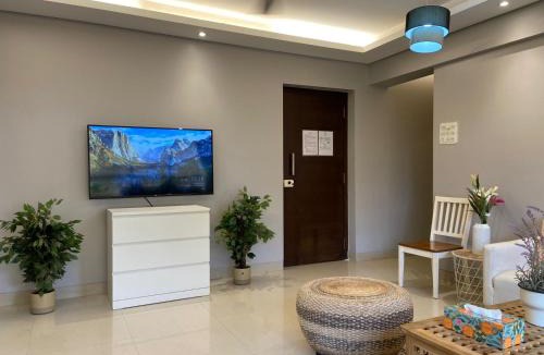 Pali Hill Apartment | Sterling 401, off Carter Road, Bandra West by Connekt Homes
