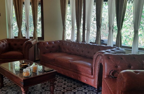 Avarghani Hotel | Sterling Padam Pench
