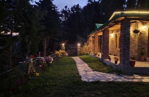 Mukteshwar Villa | Stone cottage 2BR in Mukteshwar by Homeyhuts