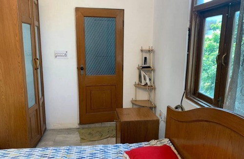 Jangpura House | Stone's throw from Humayun Tomb! Home near Train station and in Central Delhi