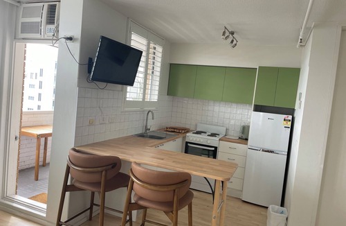 Bondi Apartment | Studio 10 Bondi, roof top pool, walk to beach, air con, restaurants 2 mins