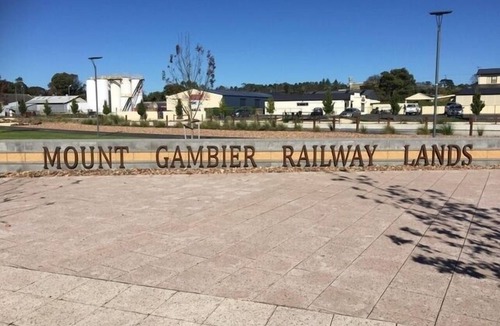 Mount Gambier Apartment | Studio 8 B & B - Perfect central location