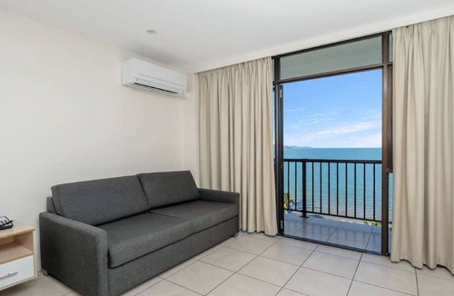 North Ward House | Studio 908 - Panoramic Oceanviews On The Strand