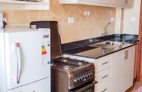 Langata Apartment | Studio with King Size Bed,Elevator,WIFI&Parking near City, JKIA&Wilson Airport.