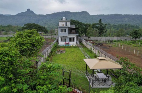 Karjat Villa | Stunning 4-Bedroom Villa with Private Pool - Perfect for Families or Groups