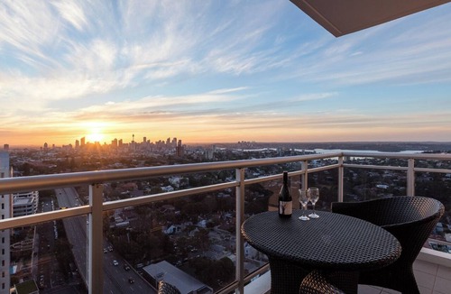 Bondi Junction Apartment | Stunning 3-Bedroom Harbour Suite Near Bondi Beach Sydney