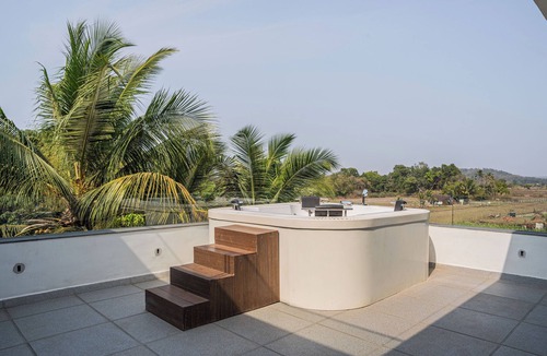 Nagoa Villa | Stunning 5BHK Luxury Villa with Private Pool, Jacuzzi & Lift A1