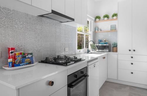 Dicky Beach House | Stunning Beach House, Glamping Tent, Outdoor Movies