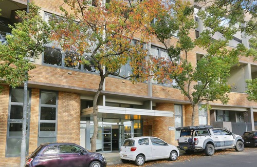 Paddington Apartment | Stunning executive apartment with fast free wifi in central location with leafy outlook