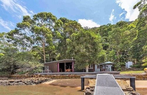 Bar Point Cottage | stunning location . OXLEY BOATSHED. open fire .HAWKESBURY RIVER . arrive by boat