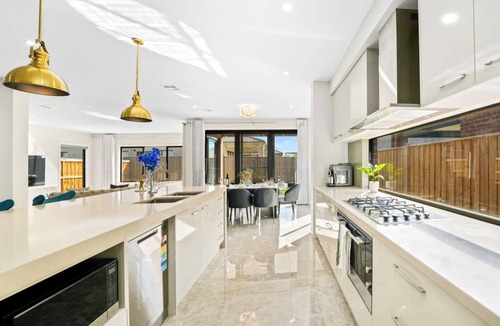 Mambourin Villa | Stunning Park-fronted Luxury Grand Family House with Gym, Pool and Spa!