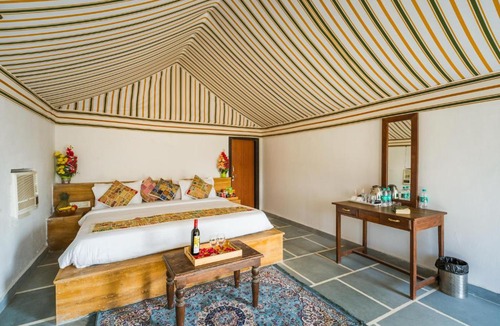 Kanoi Hotel | Style Desert Camp With Swimming Pool