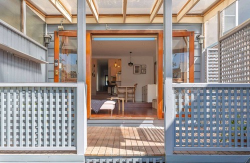 Erskineville House | Stylish 2-Bed Cottage in Trendy Erskineville