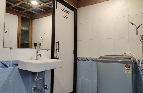 Sanpada Apartment | Stylish 2BHK with Garden View