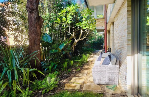 Newport Apartment | Stylish 3-bedroom apartment, minutes to Newport Beach