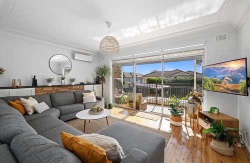 Cronulla House | Stylish 5-Bedroom Home + Pool Near Cronulla Beach