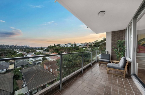 North Bondi Apartment | Stylish Bondi Beach Apartment with Opera House and Harbour Bridge Views - NEW!