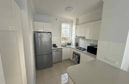 Bondi Junction Apartment | Stylish Bondi Junction Apartment with Iconic Harbour Views & Modern Comforts