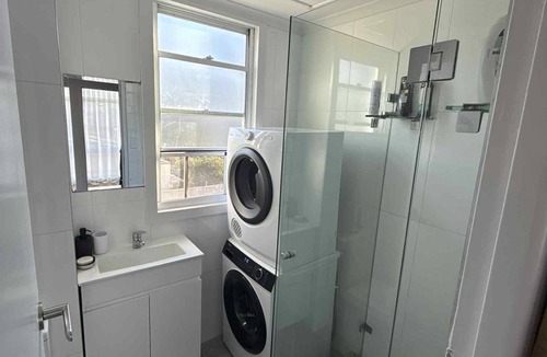 Bondi Junction Apartment | Stylish Bondi Junction Apartment with Iconic Harbour Views & Modern Comforts