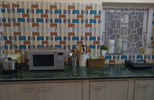 Lake Town Apartment | Stylish, Cozy 1-bedroom apartment suite in Kolkata near International Airport
