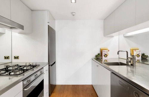 Darlinghurst Apartment | Stylish Double Storey Apt + Harbour Bridge Views!