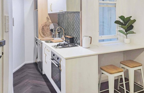 Elizabeth Bay Apartment | Stylish & Quiet Retro 1BR near the Harbour & CBD