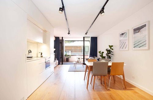 Ultimo Apartment | Stylish Studio with Balcony near Darling Square