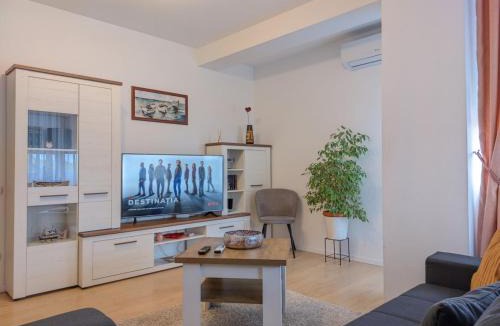 Sector 5 Apartment | Stylish Sunrise Apartment - Balcony & Parking