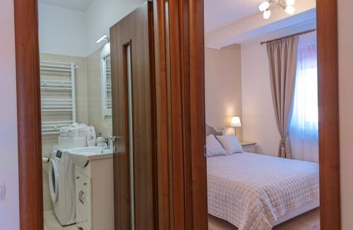 Sector 5 Apartment | Stylish Sunrise Apartment - Balcony & Parking