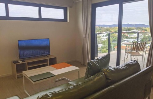 Windsor Apartment | Stylish Top Level 3 Bedroom Apartment