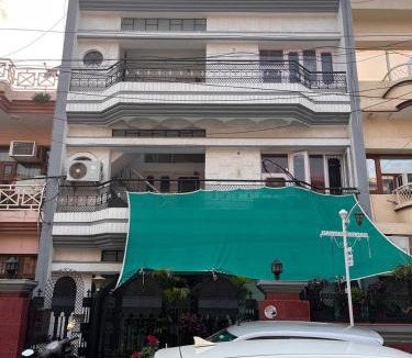 Panchkula Urban Estate Apartment | Subhash Chander homestay