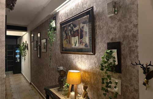 Malviya Nagar Apartment | Sufiyana सादा परंतु सुंदर