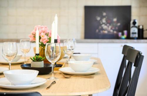 North Sydney Villa | Sunlit Det House, N Sydney , 3BR 3BA with Pvt Parking&Metro Nearby