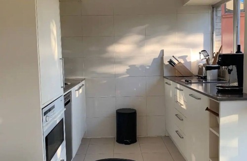 Sydney Apartment | Sunny 1 Bedroom City Apartment with Rooftop Pool & BBQ