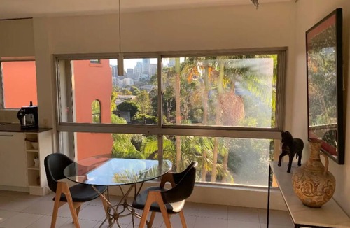 Sydney Apartment | Sunny 1 Bedroom City Apartment with Rooftop Pool & BBQ