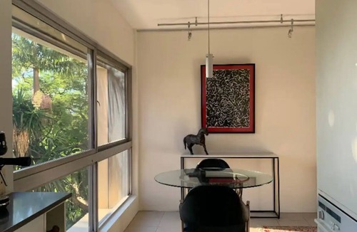 Sydney Apartment | Sunny 1 Bedroom City Apartment with Rooftop Pool & BBQ