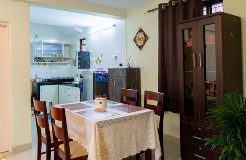 Fatona Apartment | Sunny 2BHK Escape Pool +Gym+ Steps from Colva Beach