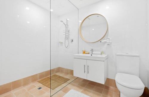Surry Hills Apartment | Sunny and bright apartment- Self Catering