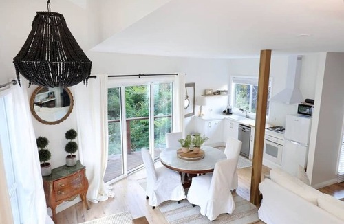 Leura House | Sunny Corner - Romantic Split Level Cottage