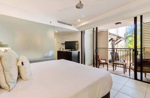 Port Douglas Apartment | Sunny Swim-out Serenity with Direct Beach Access