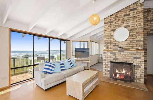 Tomakin House | Sunpatch at Tomakin | Absolute Beachfront & Pet Friendly