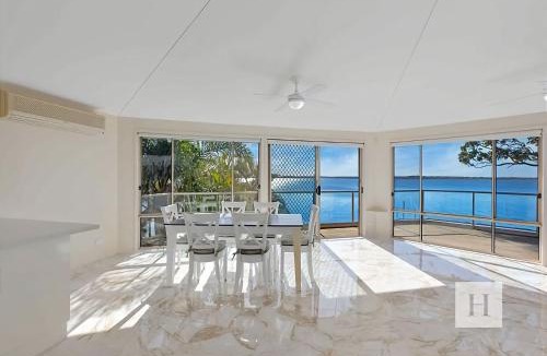 Toukley House | Sunset Lakehouse