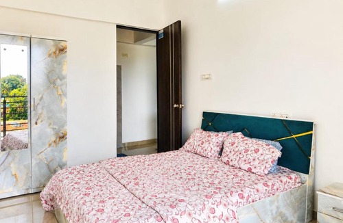 Kolegaon Apartment | Sunset Luxe Stay Your Cozy Couple-Friendly Escape in Palava