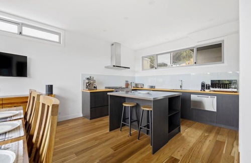 Fingal House | Sunset on Moonah