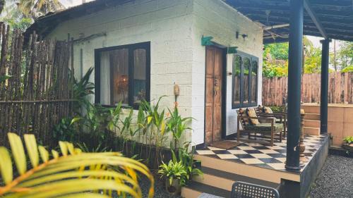 Nedumudy Bed & Breakfast | Sunsets and Palm Trees