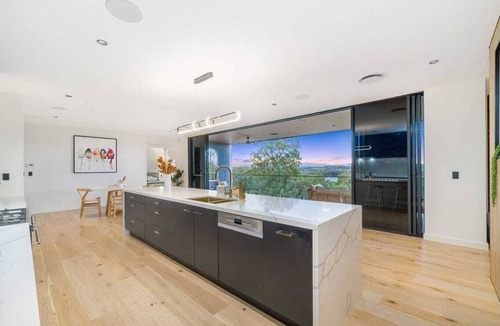 Murrumba Downs House | Sunsets views by the infinity pool overlooking a Koala Eucalyptus Reserve.