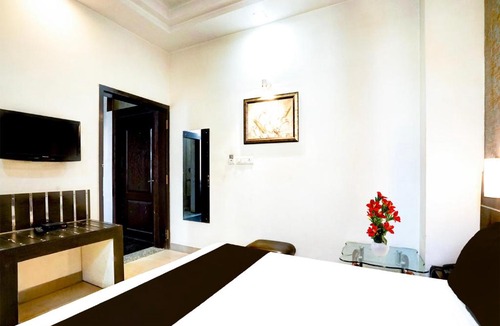 Sindhi Camp Hotel | Super Collection O Banipark Formerly Arena Villas