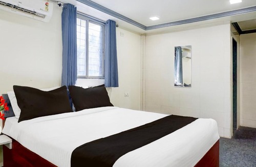 Pune Hotel | Super Collection O Katraj Near KK Market