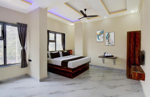 Pimpri Colony Hotel | Super Collection O MIDC Pimpari Pune Formerly SK Palace